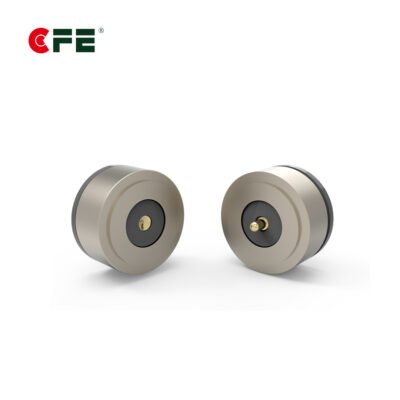 magnetic connector for courtyard light